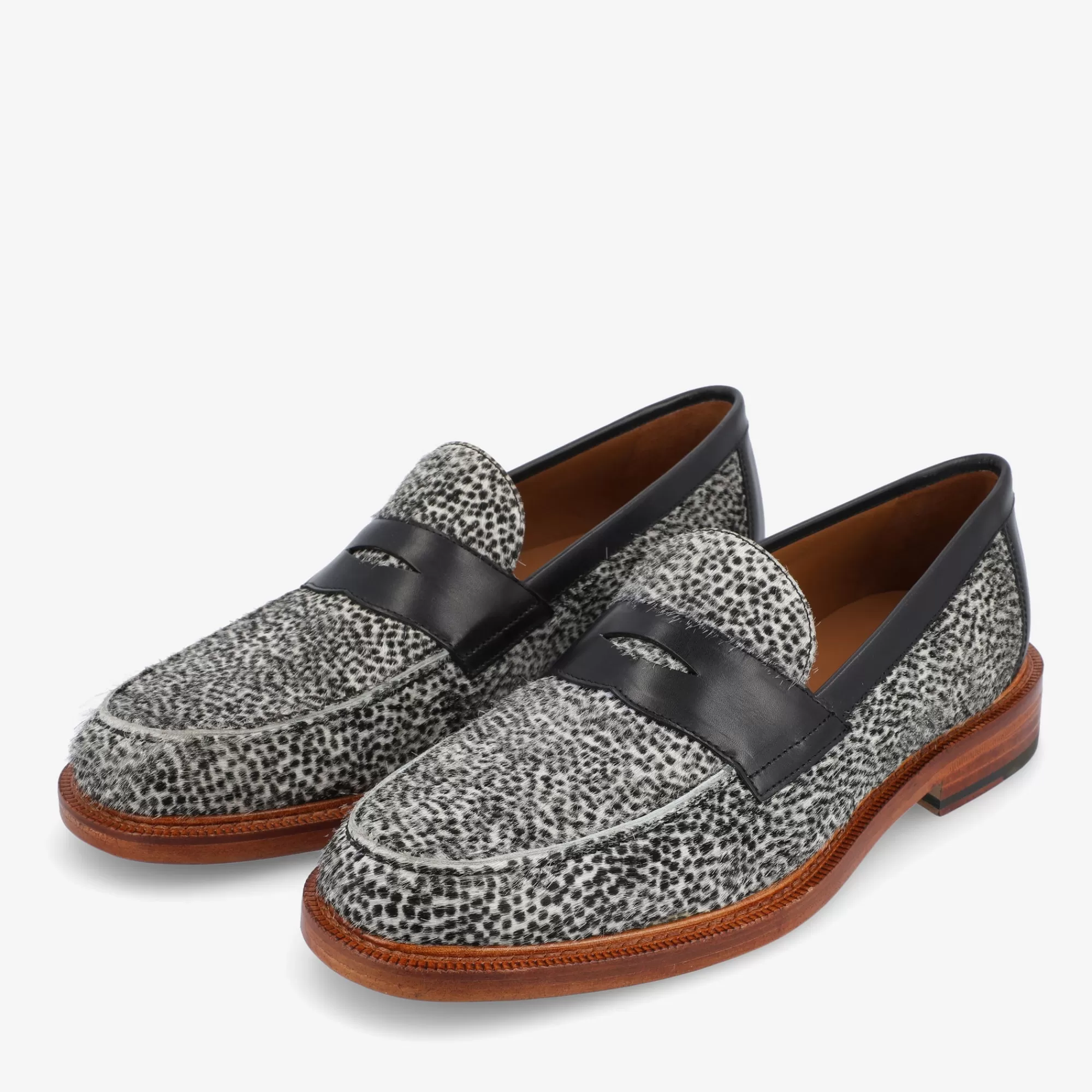 Store TAFT The Fitz Loafer In Rainclouds - Black And White Dot |